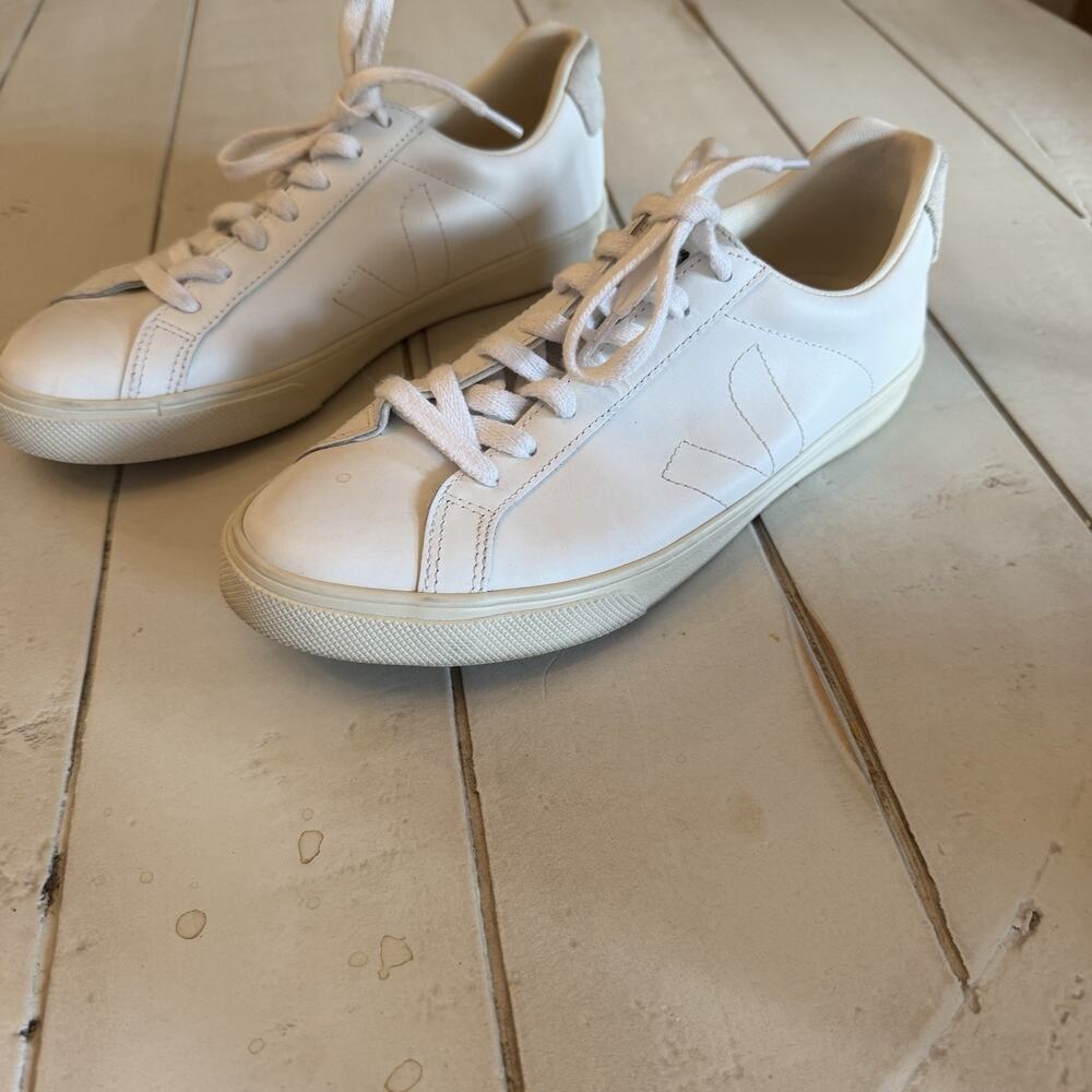 women veja sneakers size 7